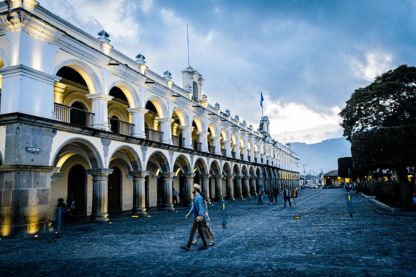 antigua-guatemala-3487236_1920.jpg