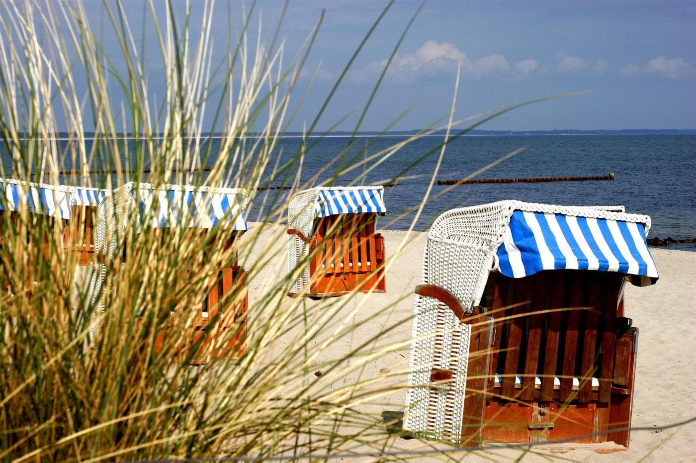 beach-223972_1920.jpg
