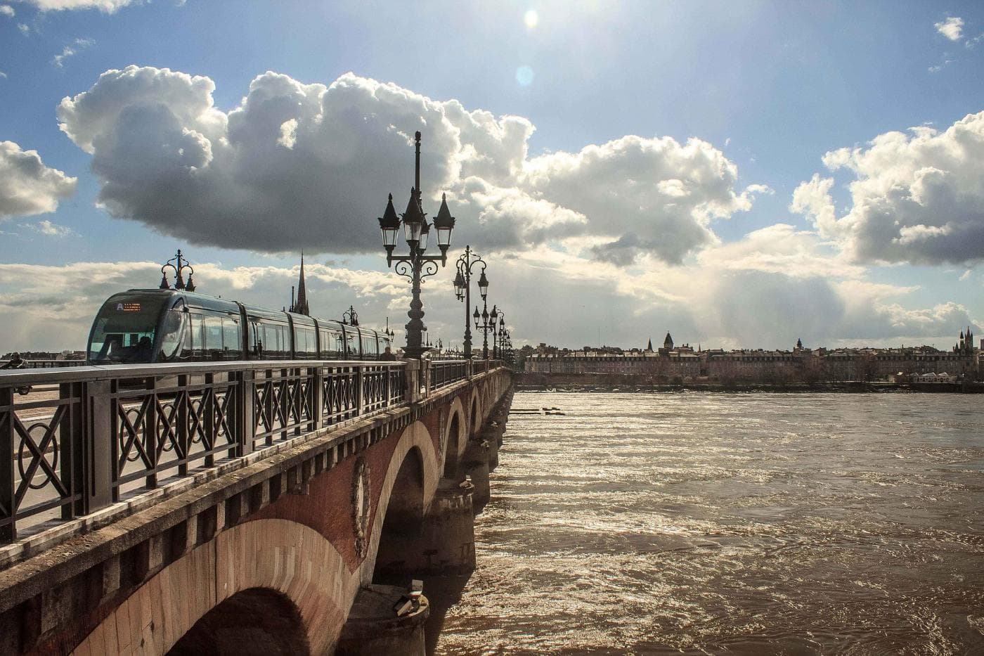 bordeaux-1146721_1920.jpg