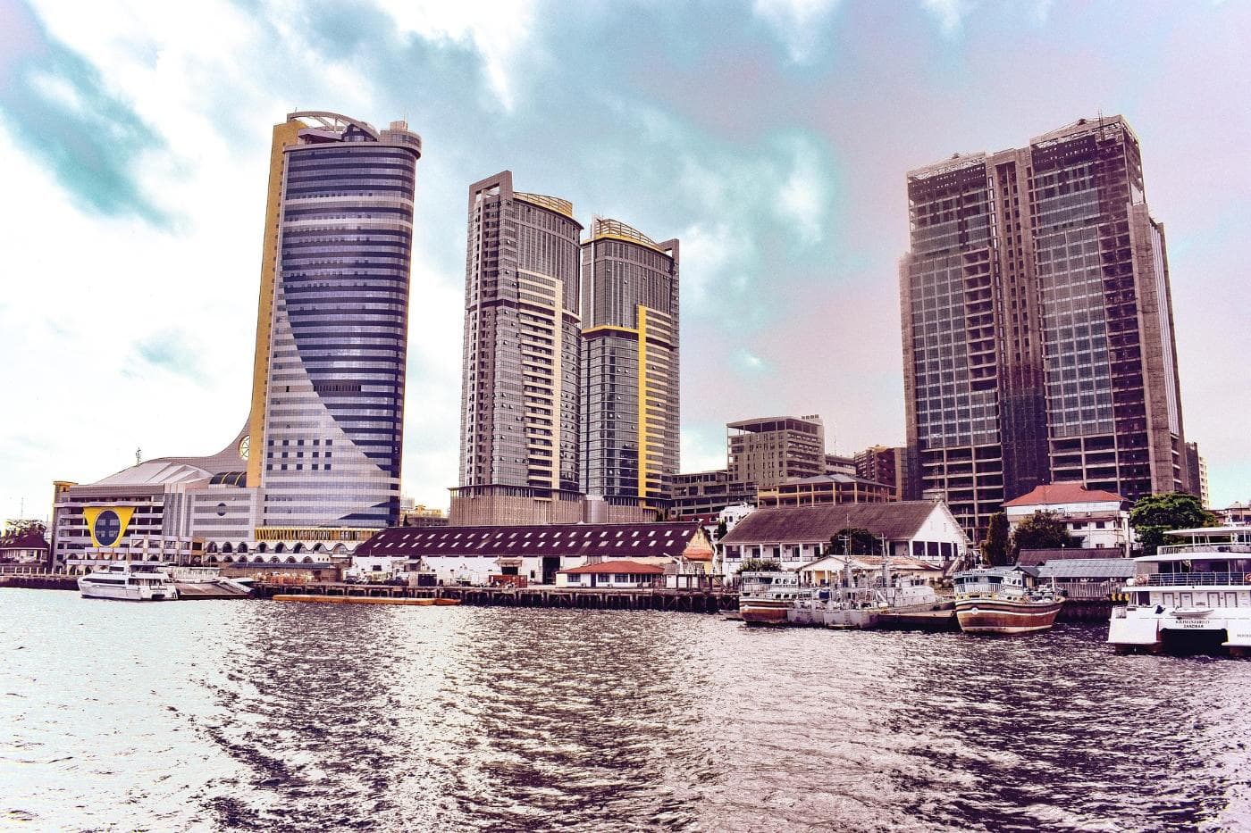 dar-es-salaam-3887146_1920.jpg