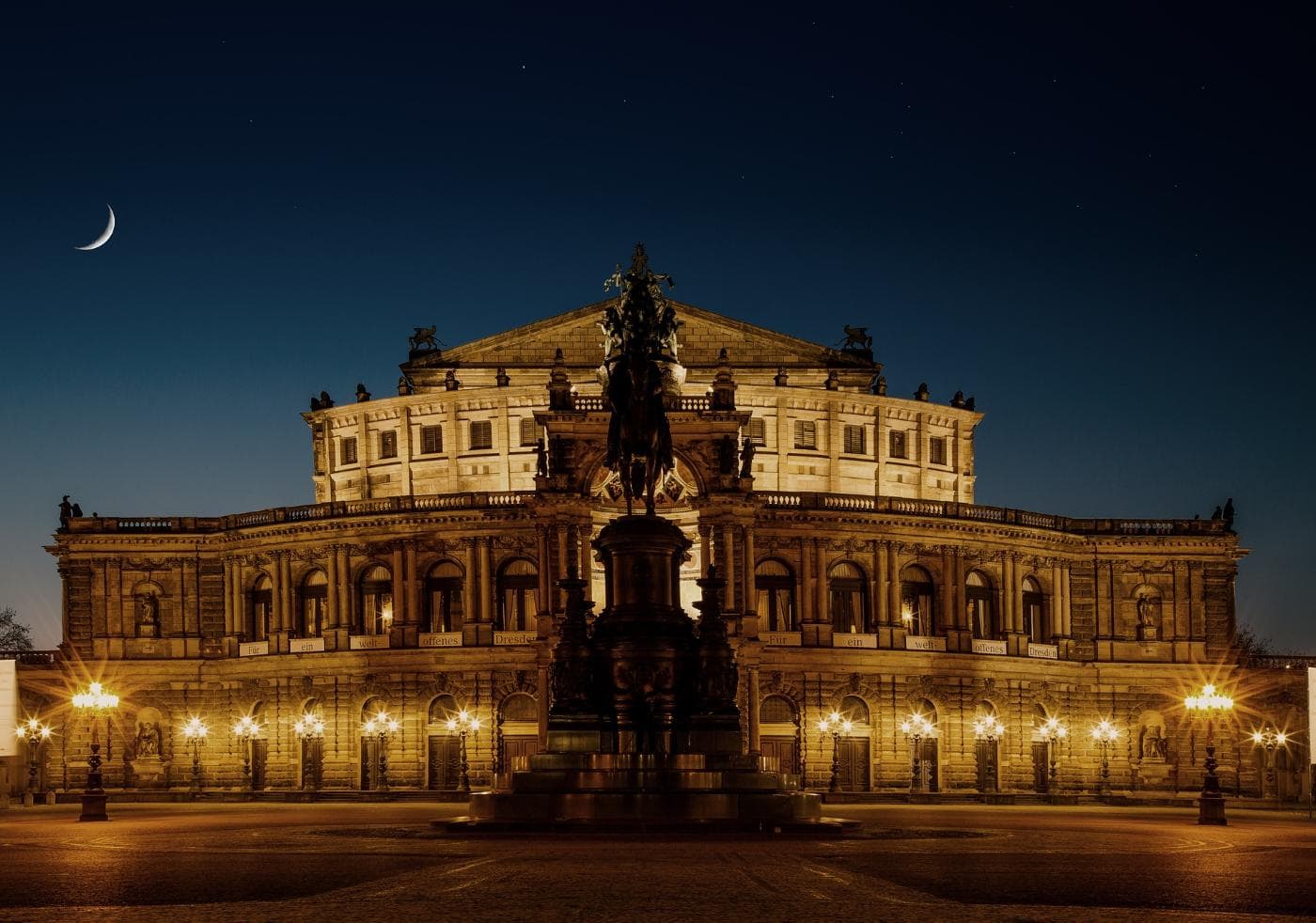 dresden-749683_1920.jpg