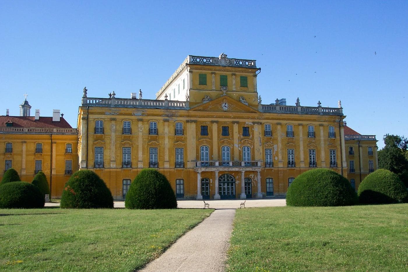 esterhazy-palace-89510_1920.jpg