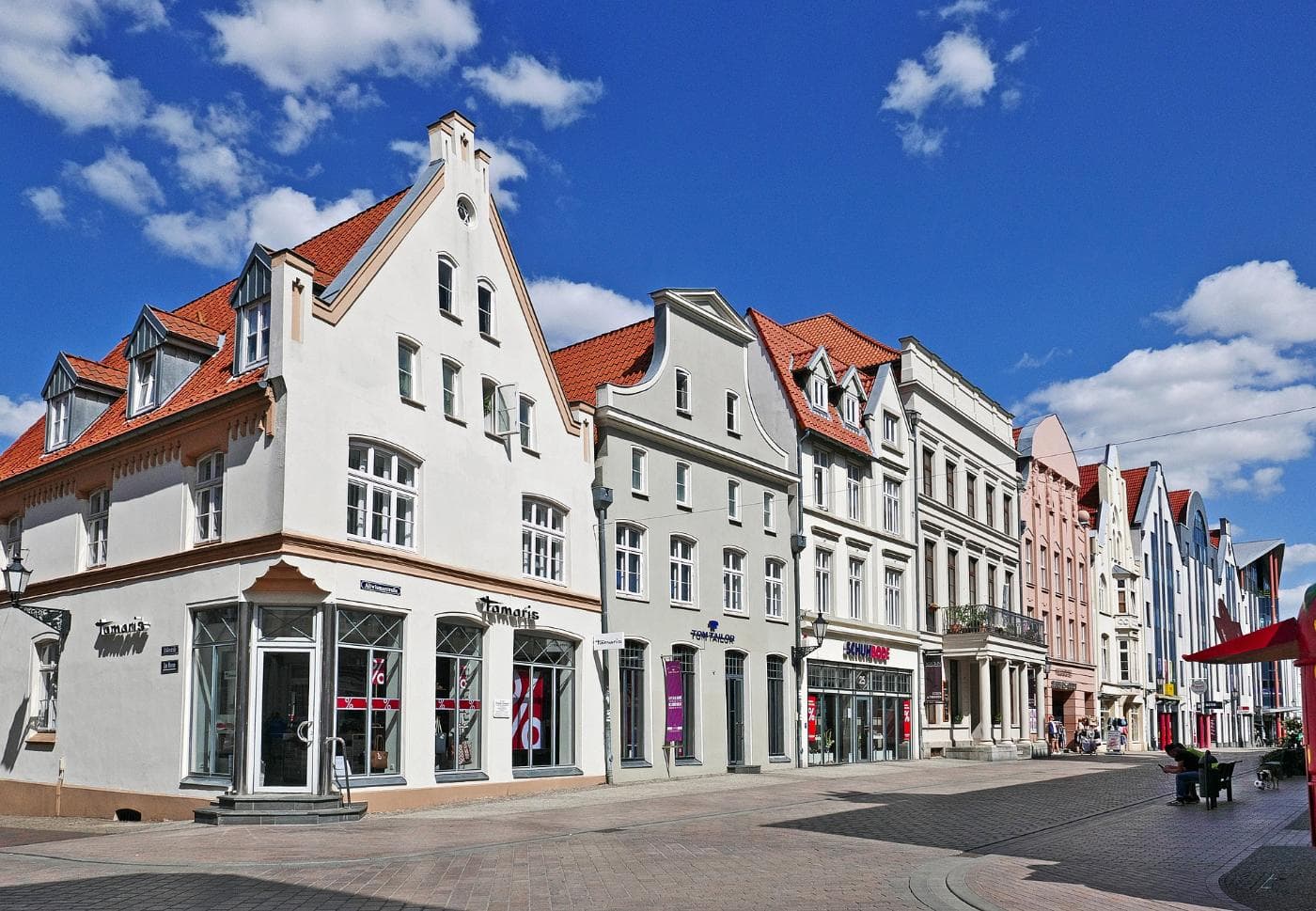 gabled-houses-4491202_1920.jpg