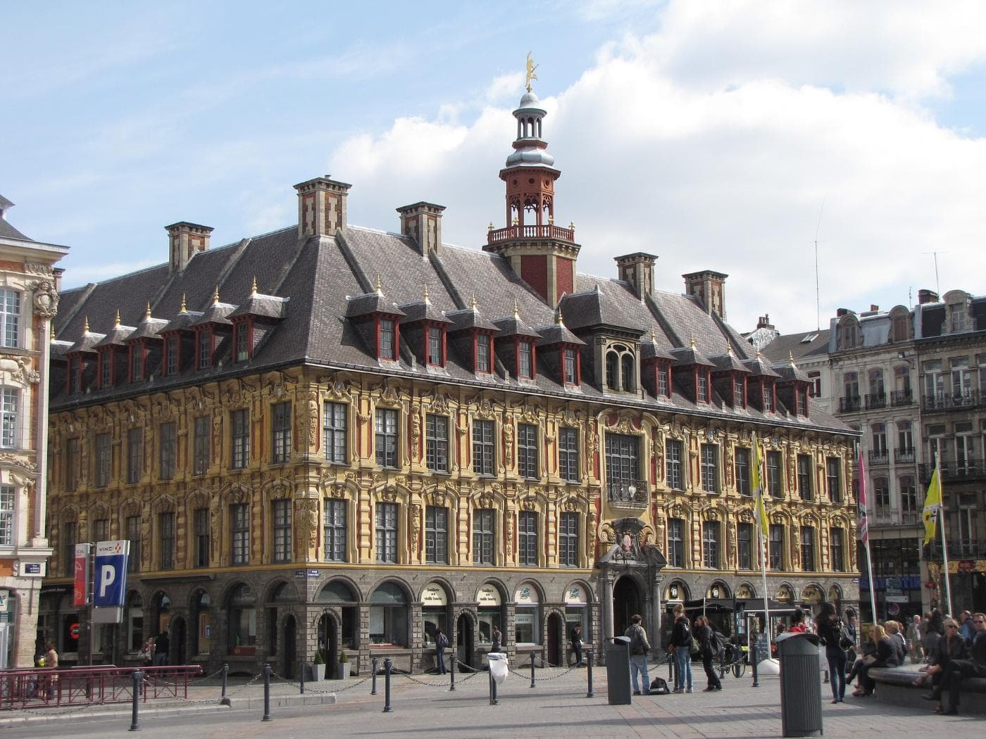 lille-2660304_1920.jpg