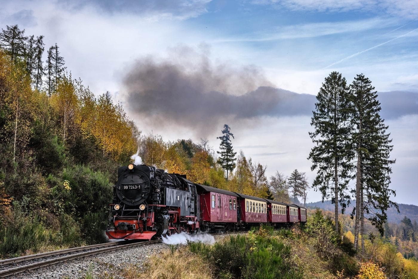 steam-locomotive-2926525_1920.jpg