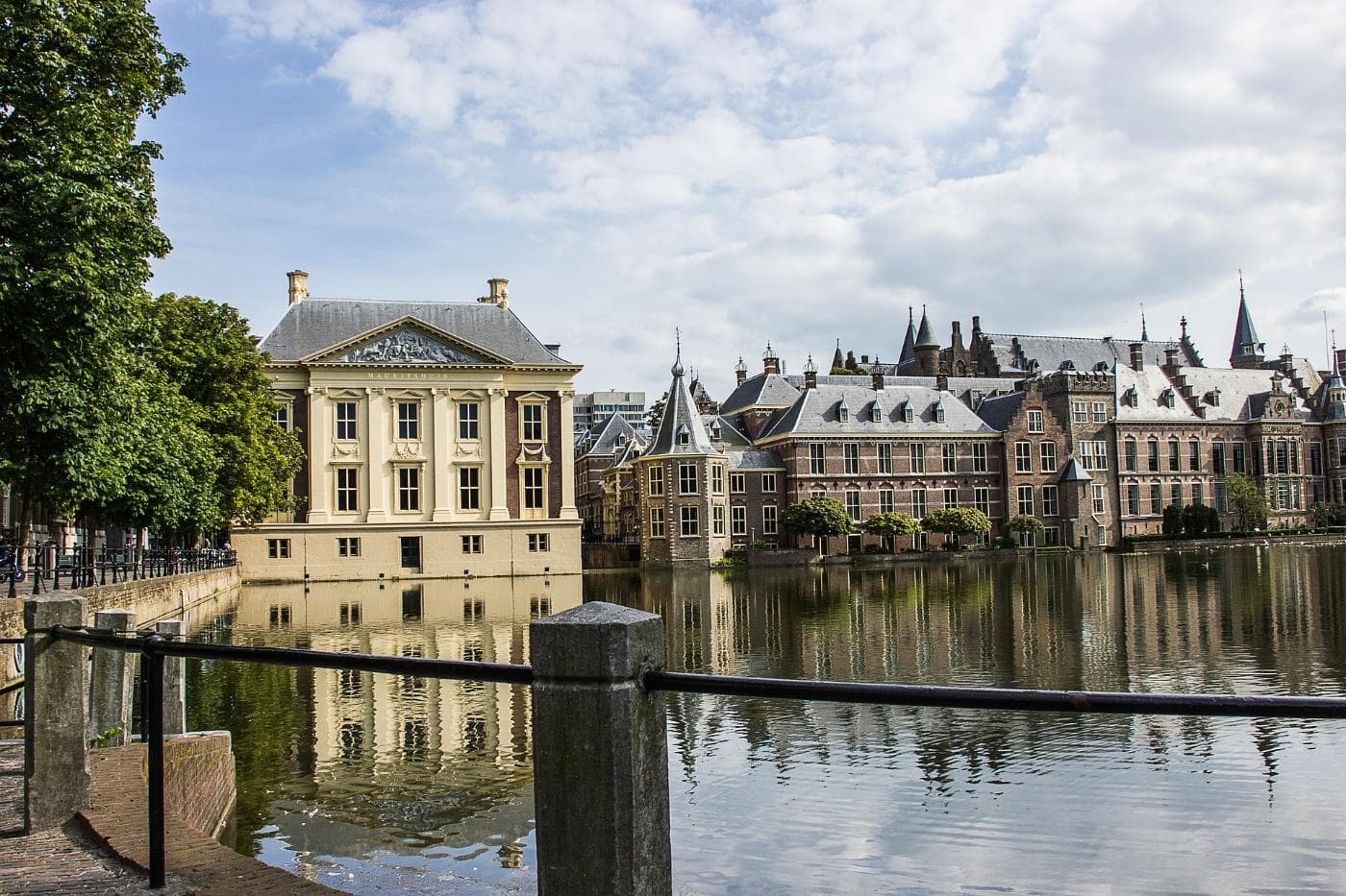 the-hague-900525_1920.jpg